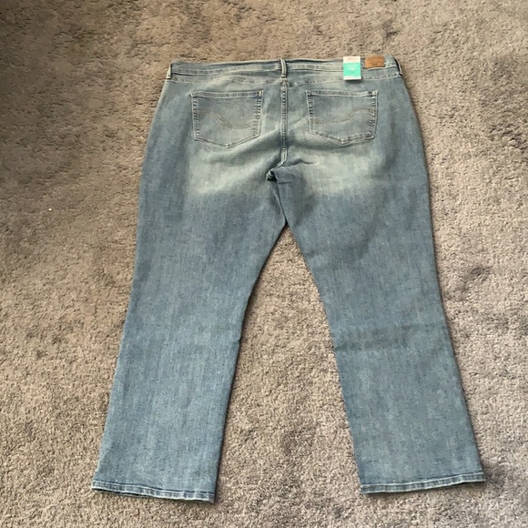 Levi signature 24 curvy straight Jeans stretch NWT - Picture 4 of 5